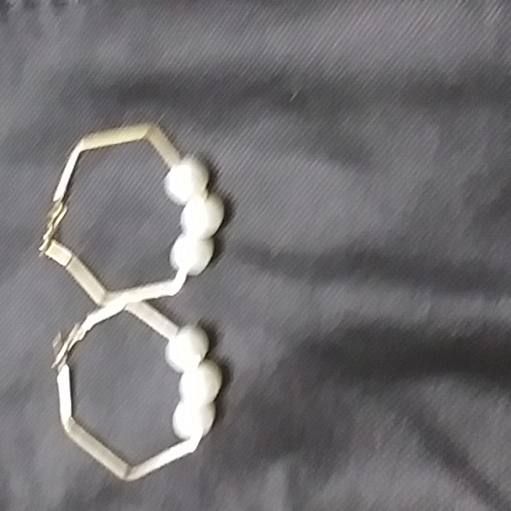 Earring - Picture 1 of 5
